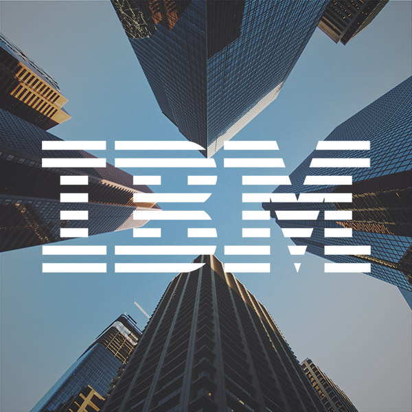 Logo IBM devant 4 grattes ciels